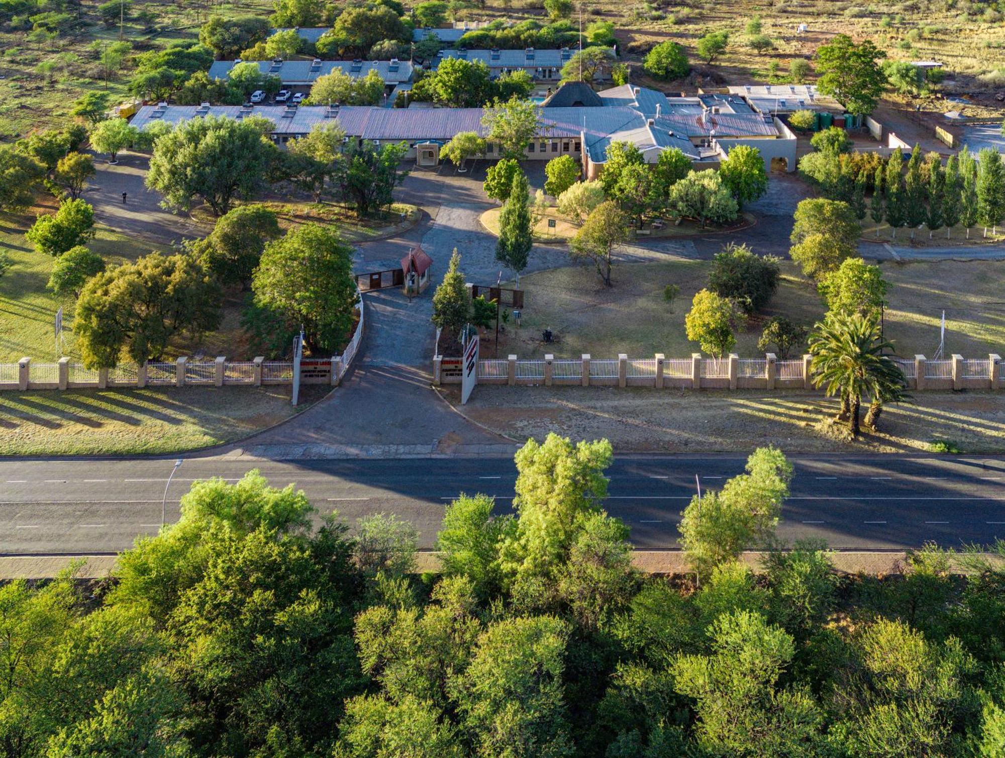 Kuruman Lodge ภายนอก รูปภาพ